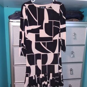 Jessica Howard Black and Blush Geometric Long Sleeve Dress